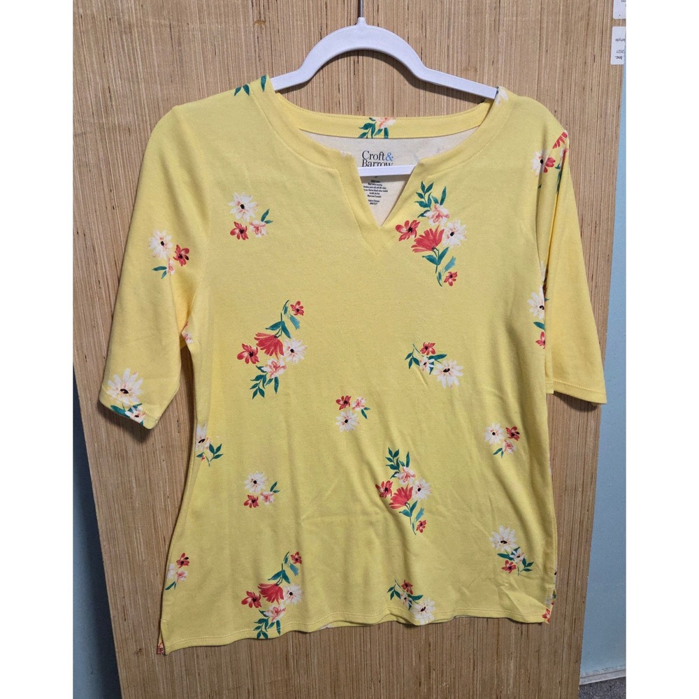 Croft & Barrow Size S Womens Yellow Floral Split V-Neck Cotton Top Short Slv